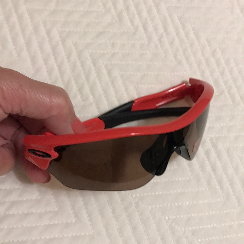 Oakley , red color and polarized.